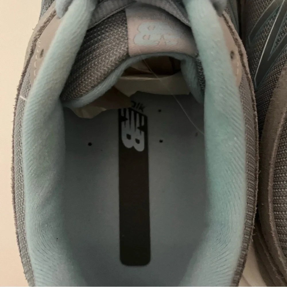 New Balance Shoes Womens Sz 9.5 D Grey Suede Leather Walking Sneakers